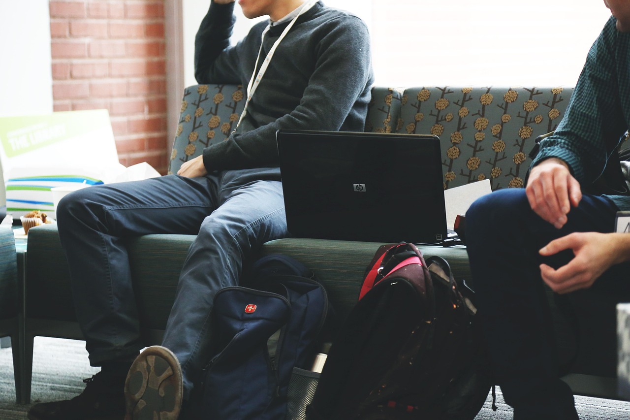 startupstockphotos-students-593323_1280
